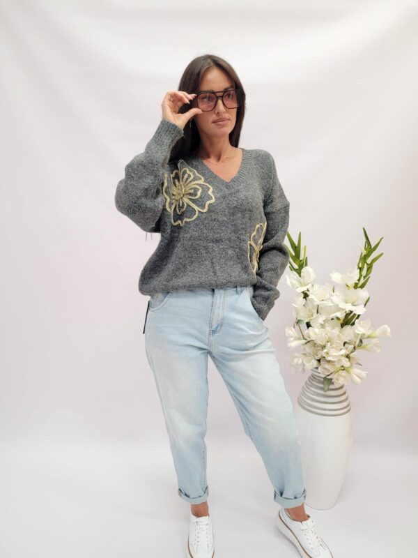 Sweter gruby kwiat szary - obrazek 3
