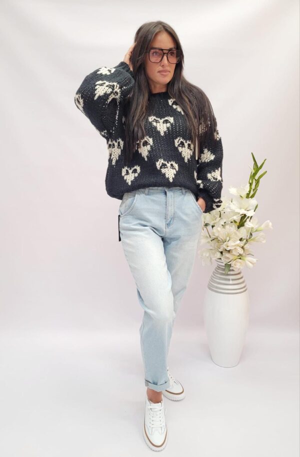 Sweter gruby serca czarny - obrazek 2