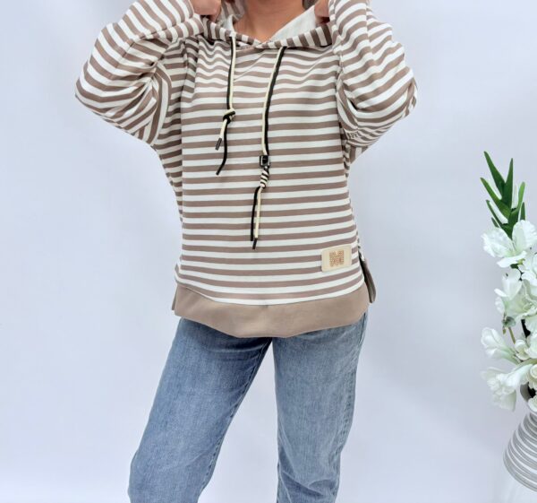 Bluza damska z kapturem paski cappuccino - obrazek 2