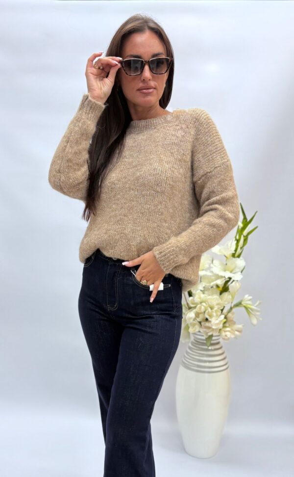 Sweter damski klasyczny cappuccino - obrazek 3