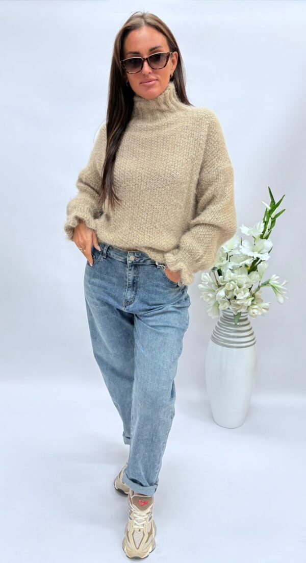 Sweter półgolf z cekinami cappuccino - obrazek 3