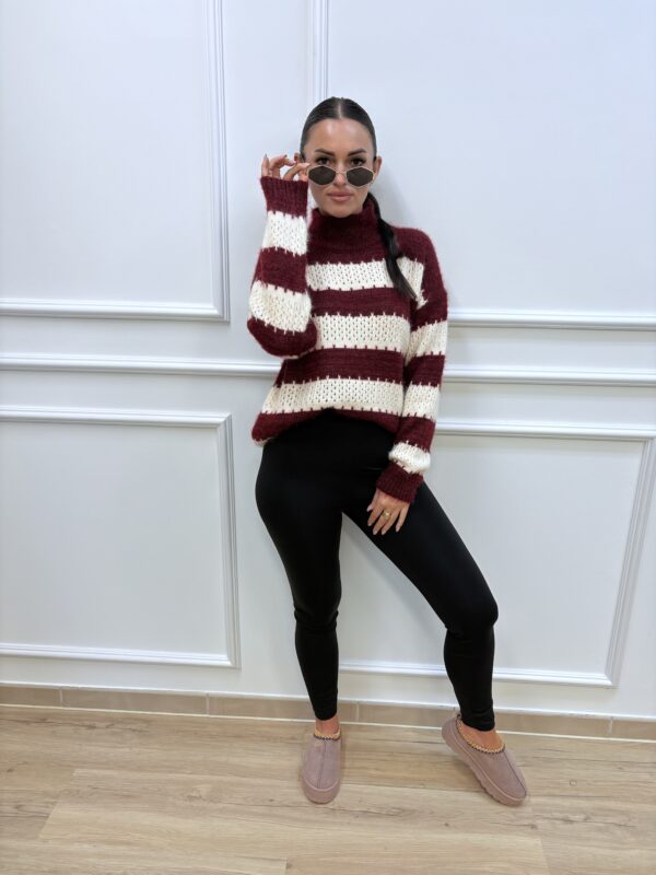 Sweter damski w bordowo-ecru pasy(2) - obrazek 2