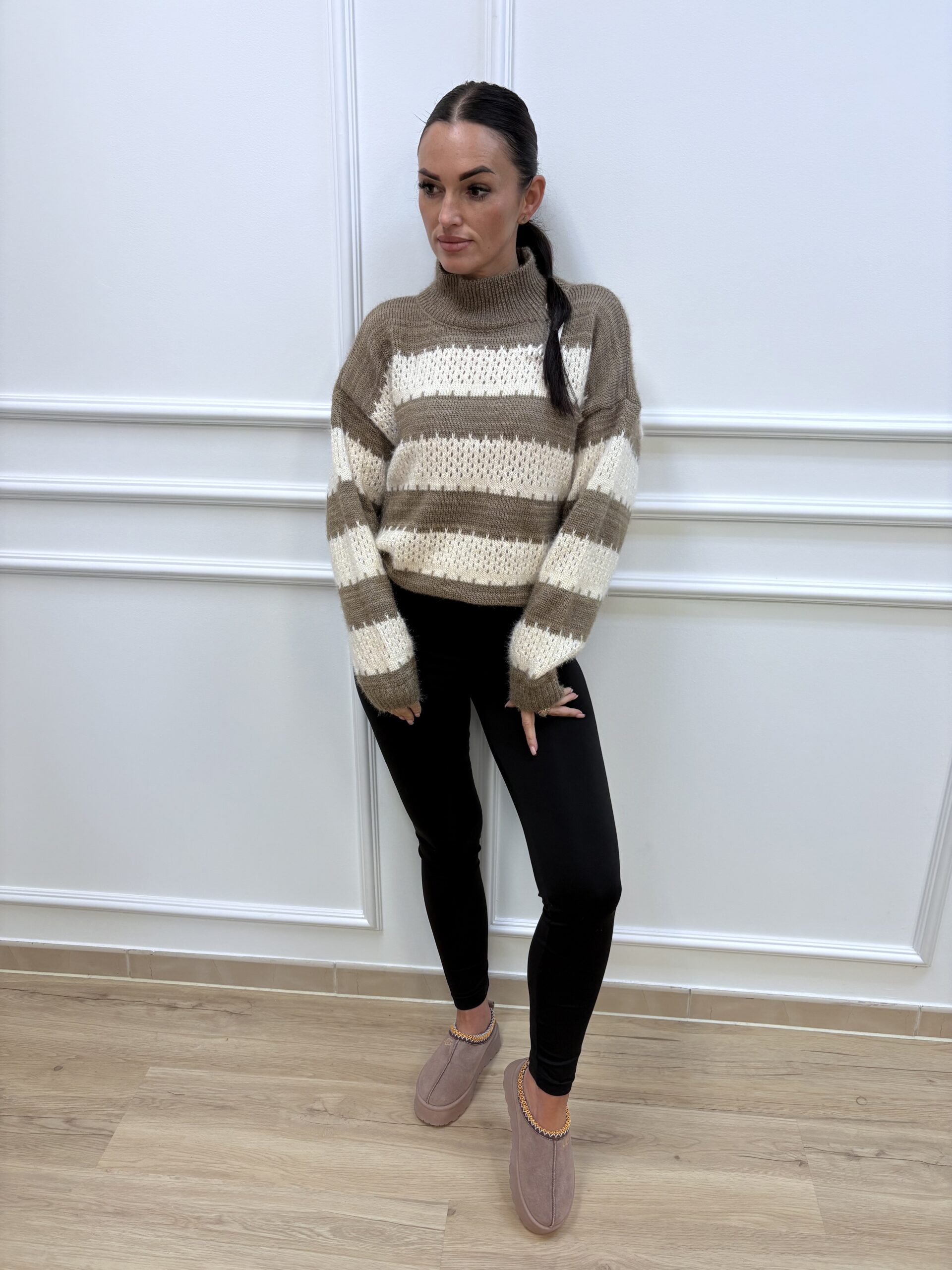Sweter damski w beżowo-ecru pasy(2) - obrazek 2