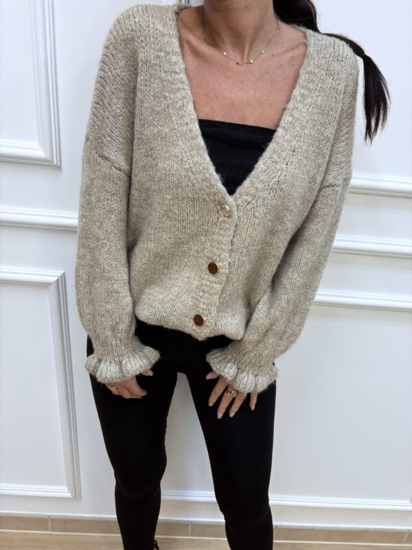 Sweter rozpinany z falbanką przy rękawach-beżowy