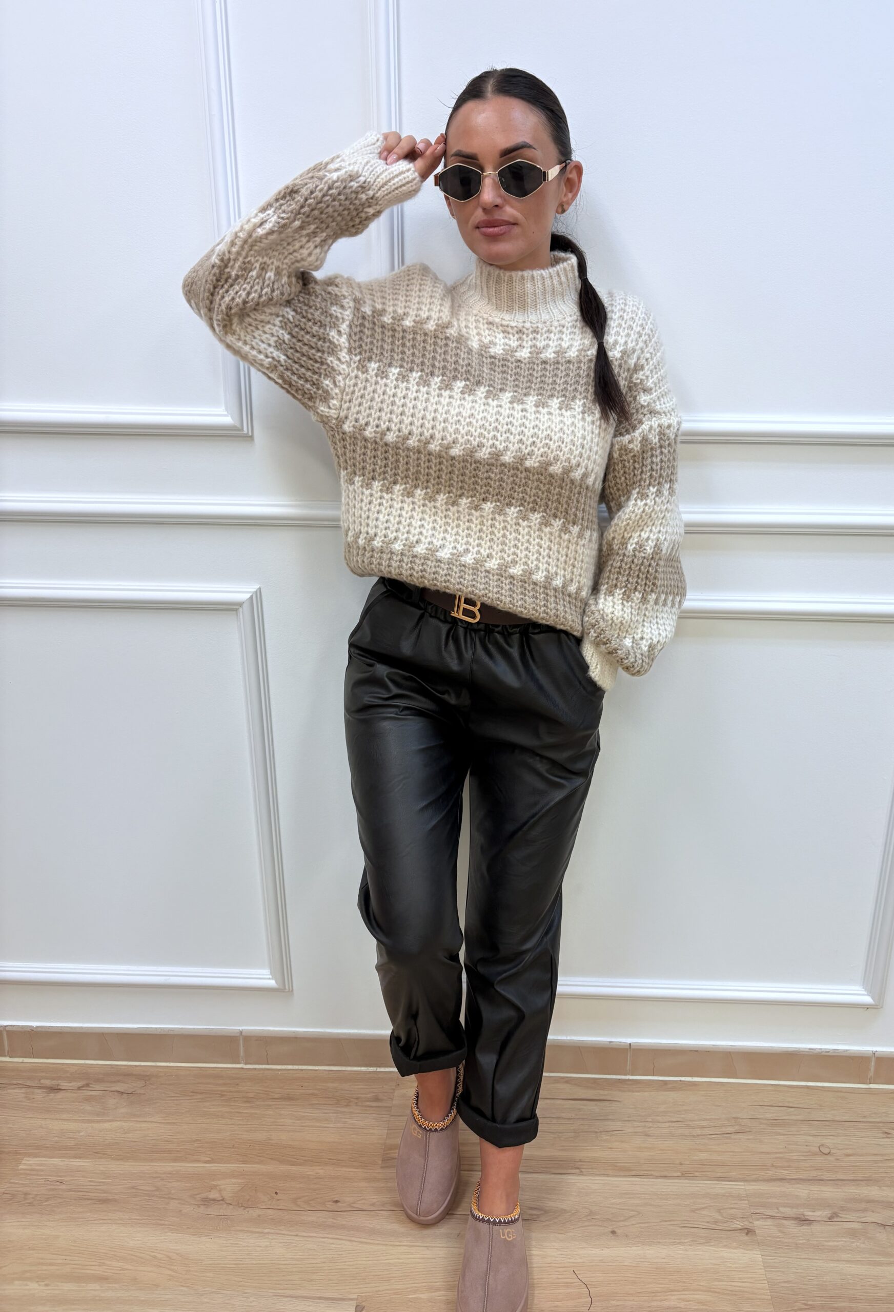 Sweter damski w pasy- beżowy - obrazek 2