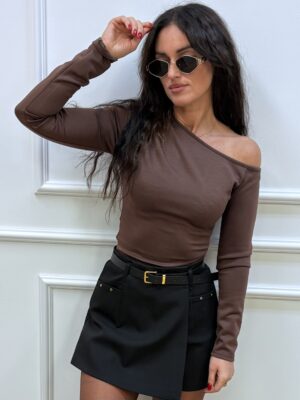 Bluzka damska z odkrytym ramieniem- kolor czekoladowy
