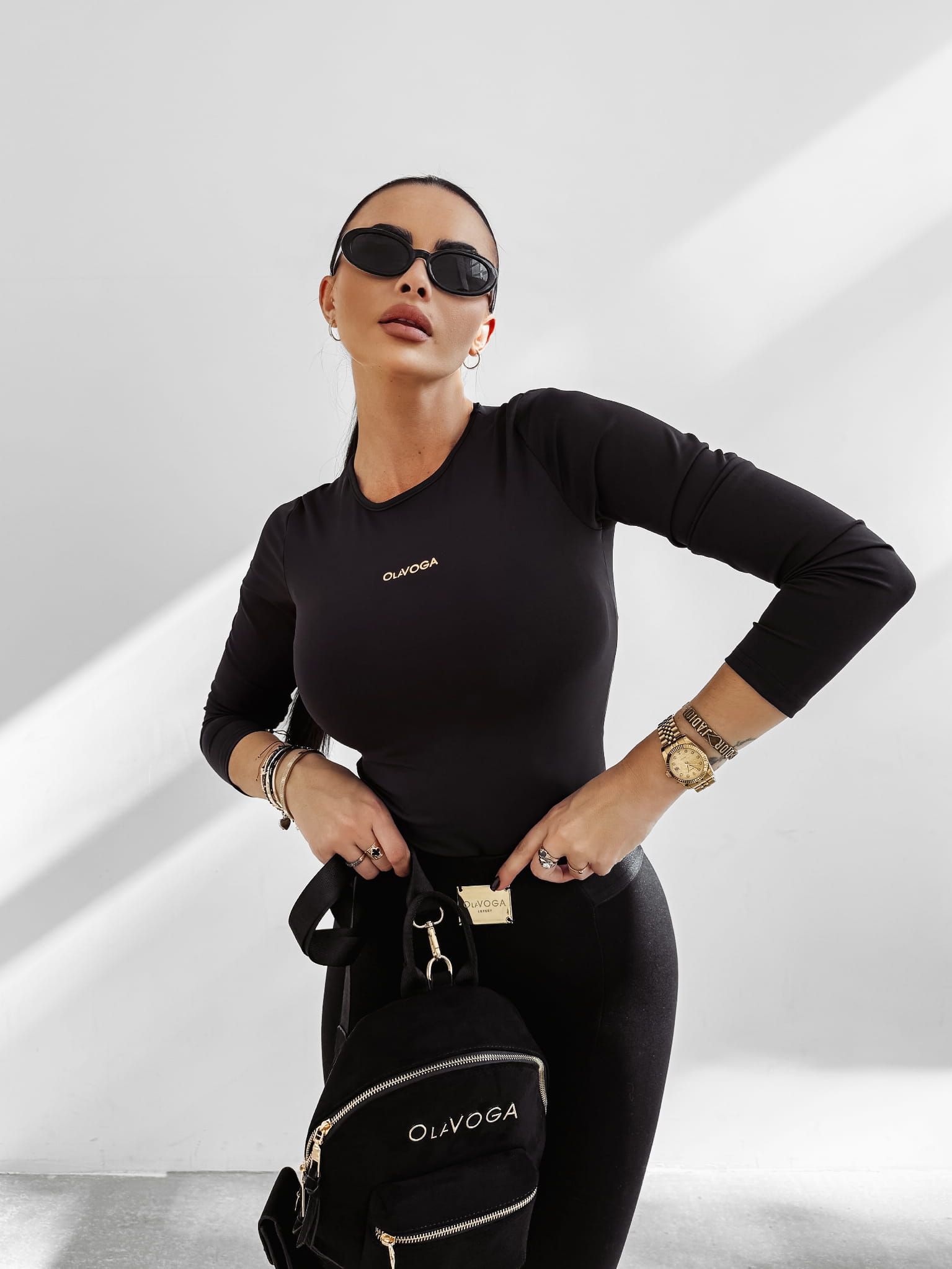 Bluzka damska OLAVOGA SIMBI- czarna - obrazek 4