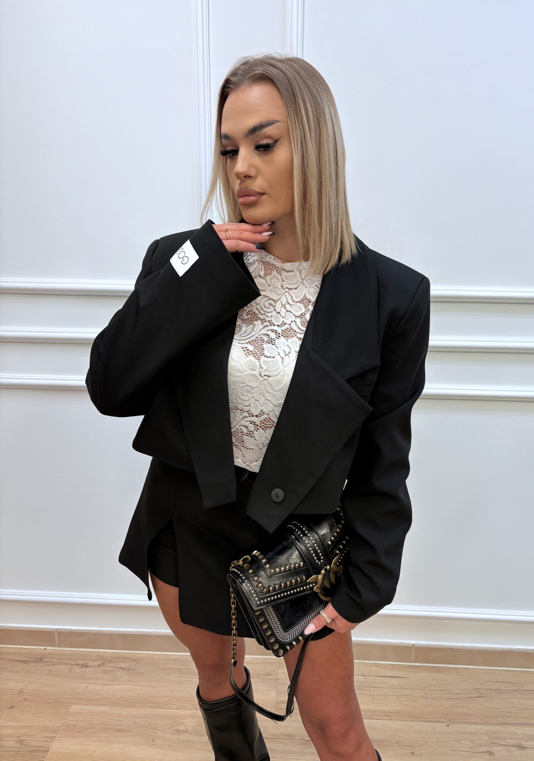 Krótki żakiet damki- czarny - obrazek 4