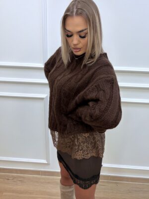 Sweter damski z koronkowym wykończeniem u dołowi- brązowy