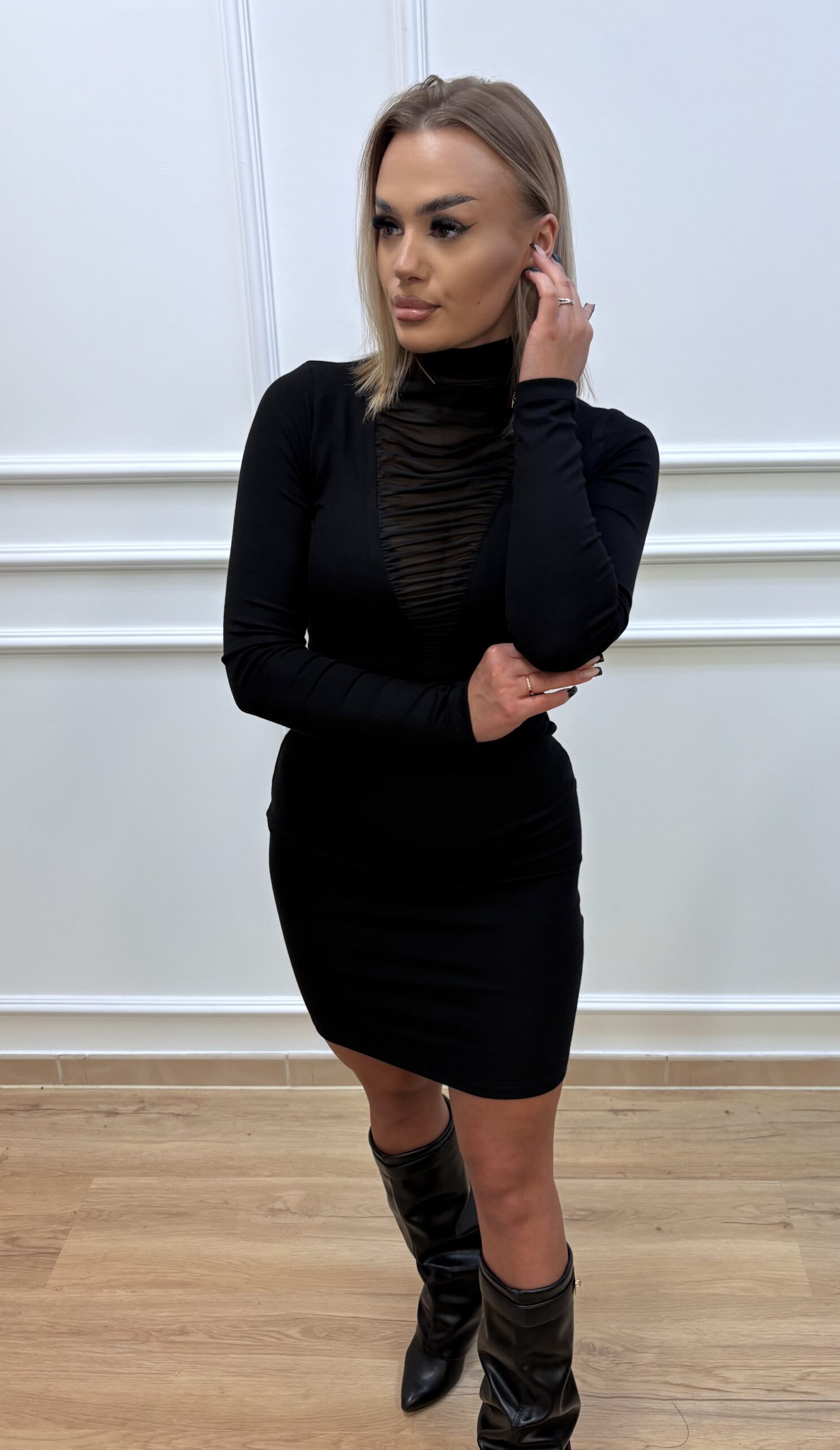 Sukienka z marszczonym trójkątnym panelem z przodu - obrazek 2