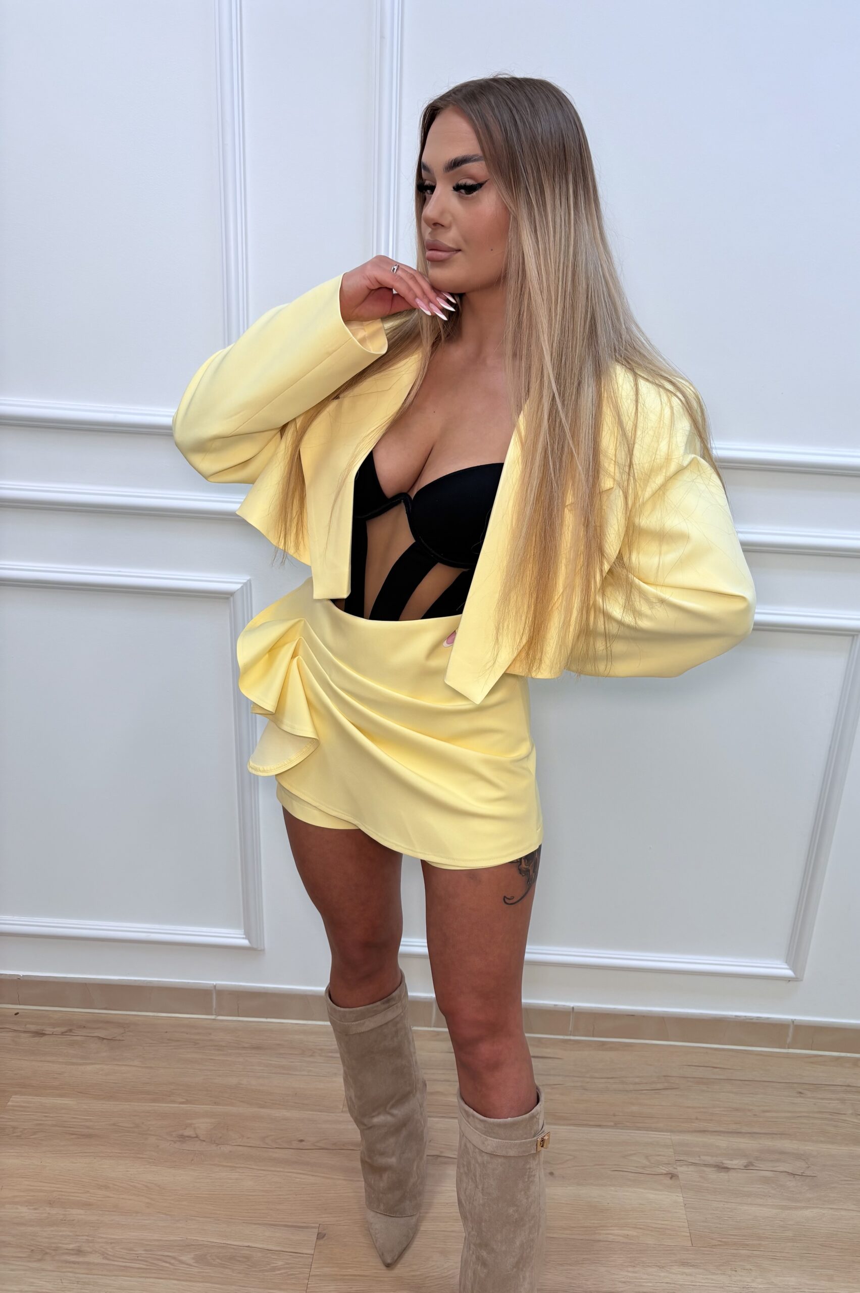 Krótki żakiet damski GOSSip - żółty - obrazek 3