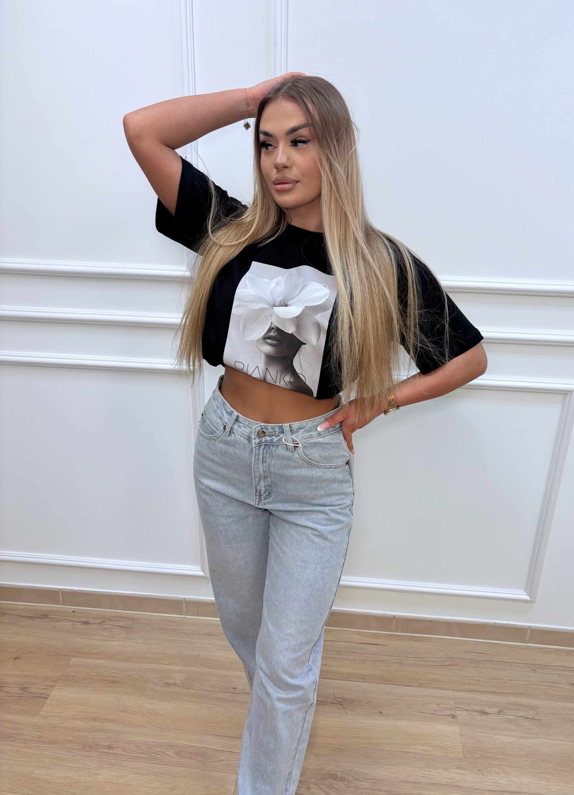 T-shirt damski z nadrukiem- czarny - obrazek 3