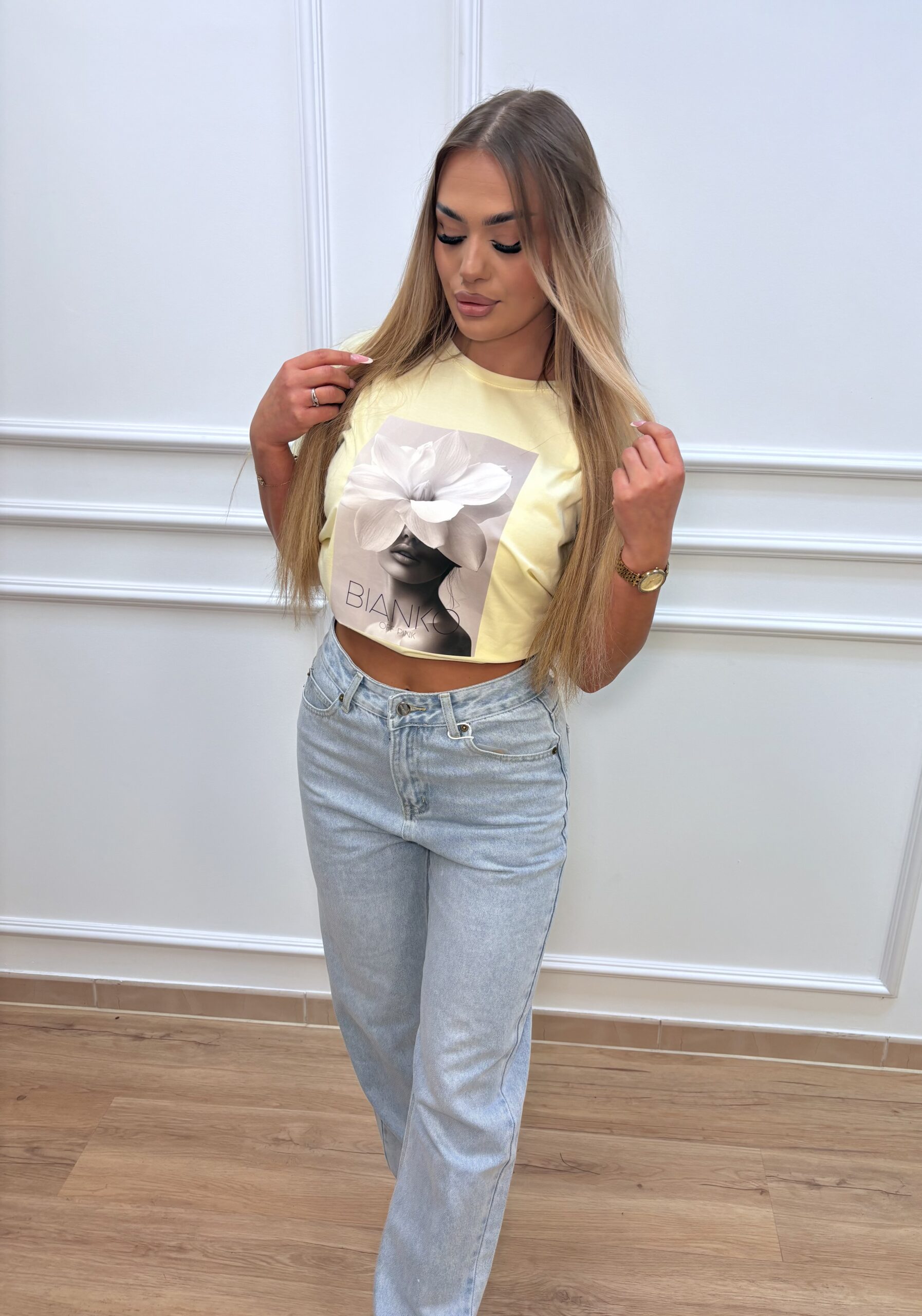 T-shirt damski z nadrukiem - żółty - obrazek 2